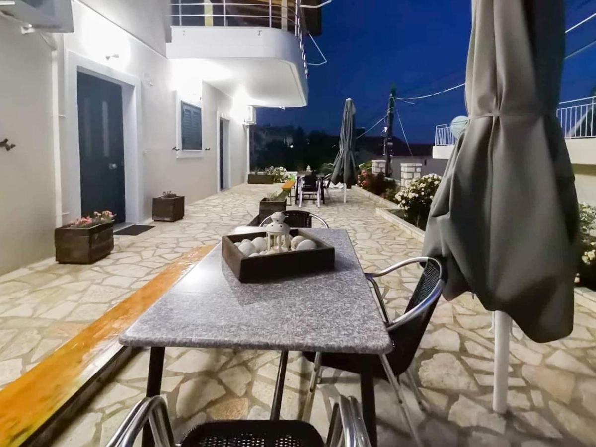 Apartment Dina's Himare