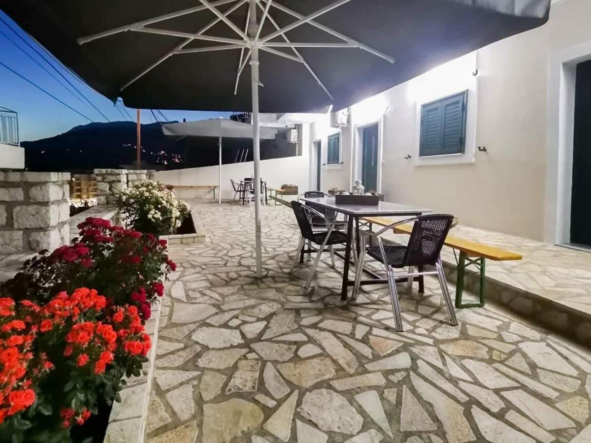 Apartment Dina's Himare